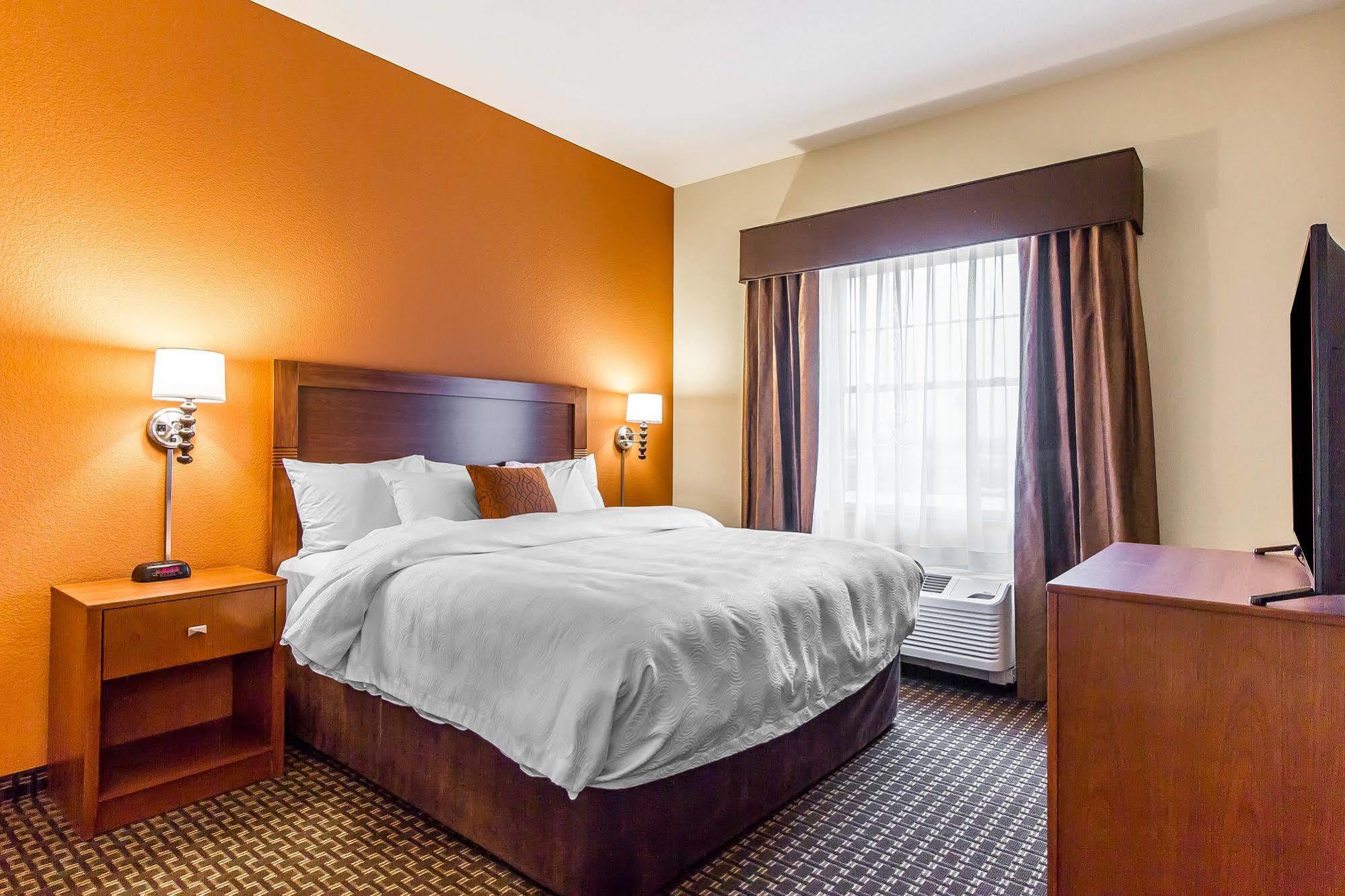 Mainstay Suites Stanley Esterno foto