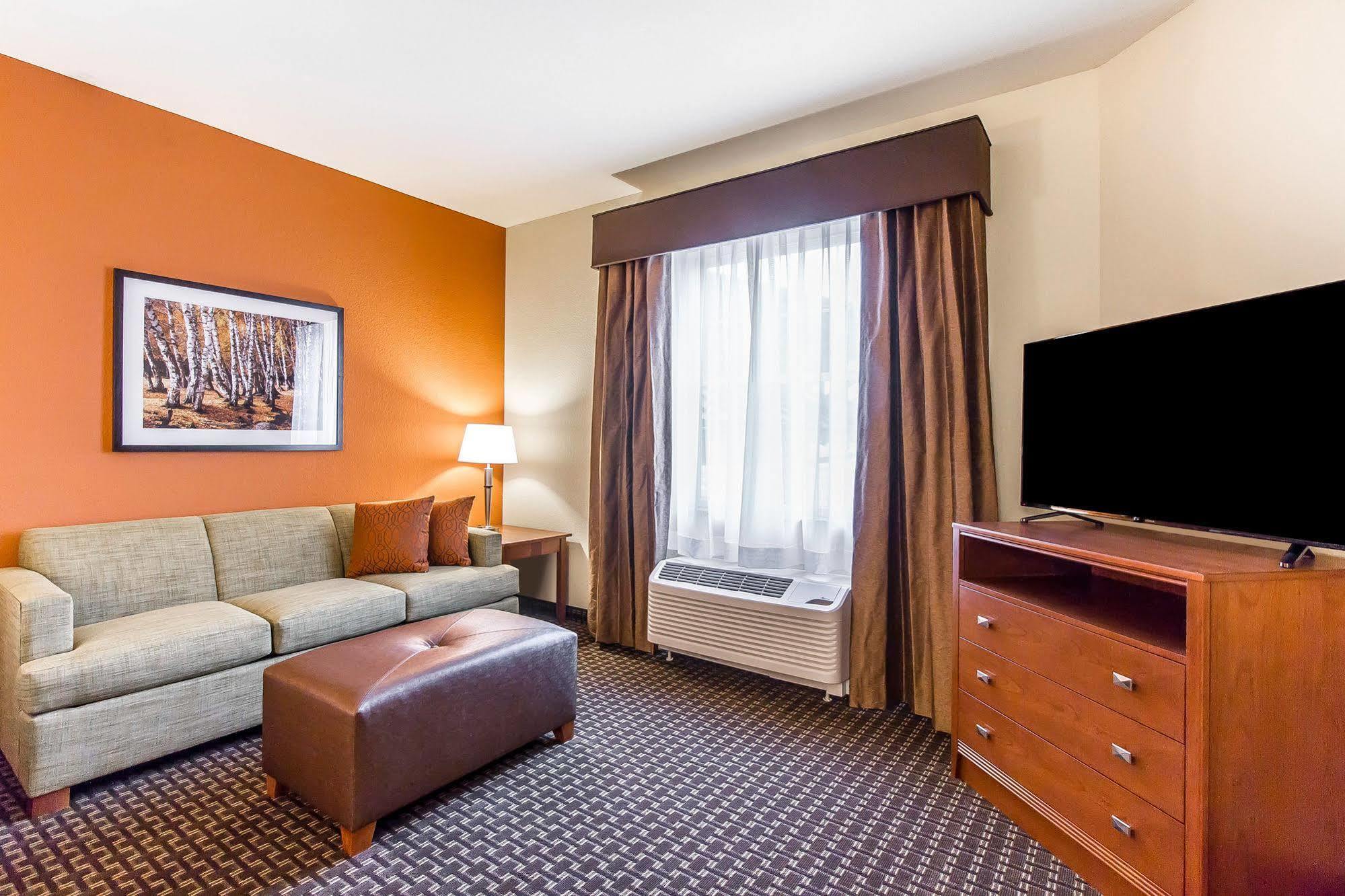 Mainstay Suites Stanley Esterno foto