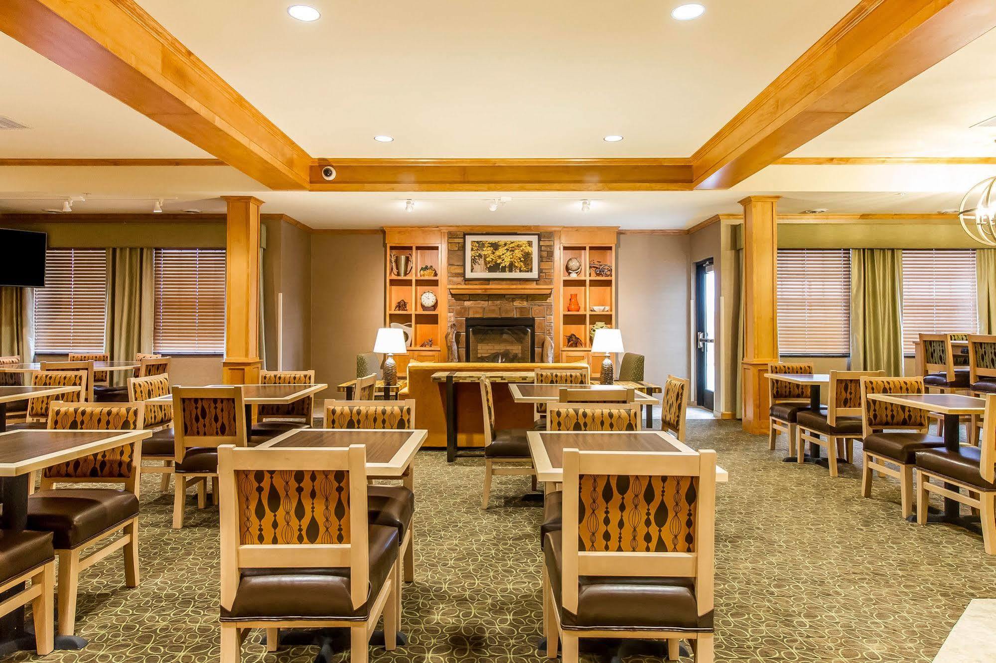 Mainstay Suites Stanley Esterno foto