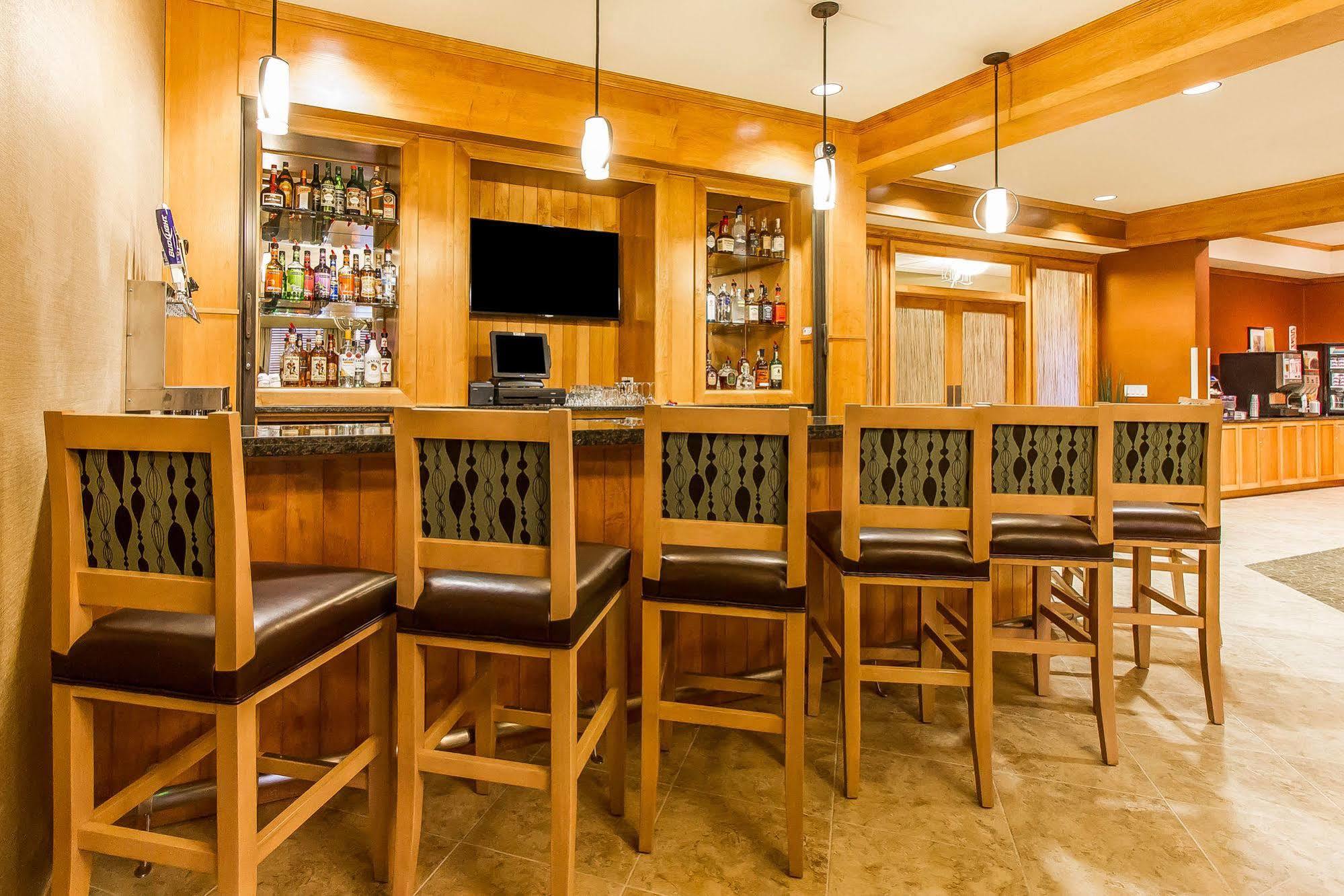 Mainstay Suites Stanley Esterno foto