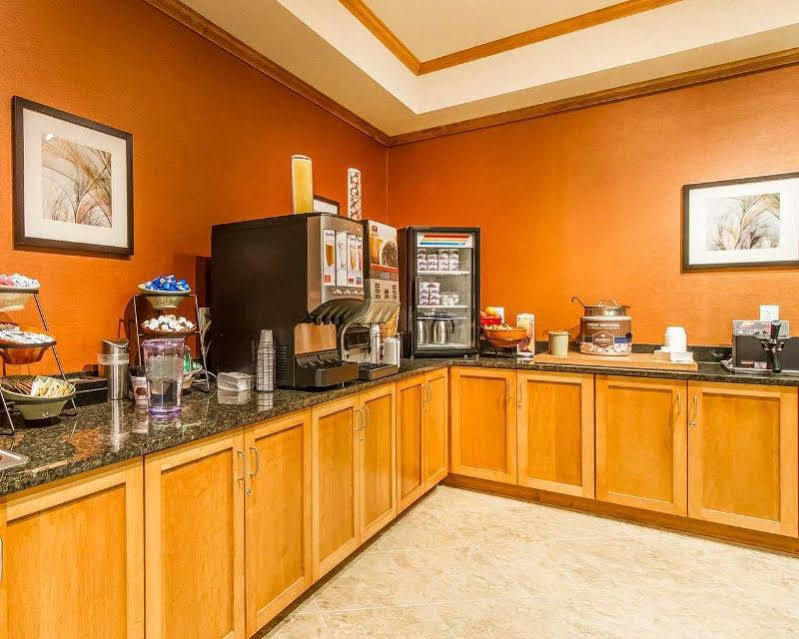 Mainstay Suites Stanley Esterno foto