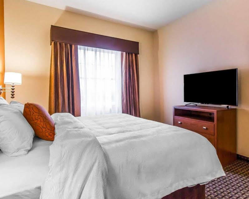Mainstay Suites Stanley Esterno foto