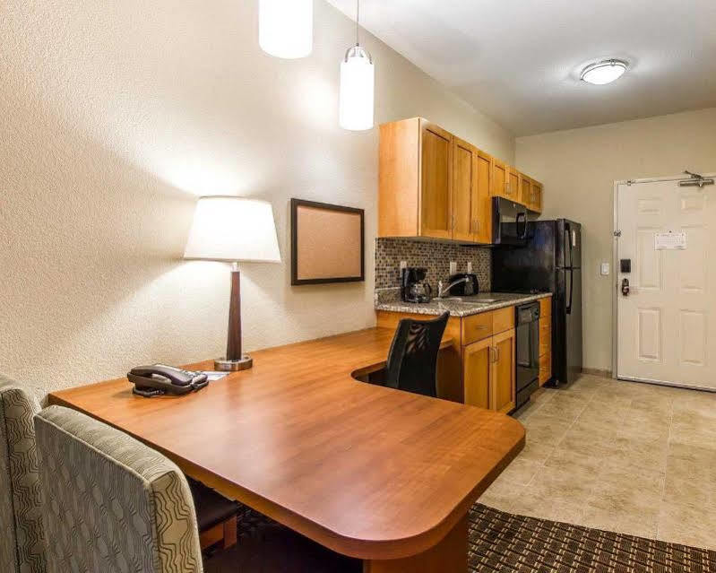 Mainstay Suites Stanley Esterno foto