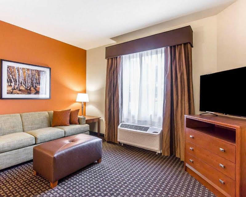 Mainstay Suites Stanley Esterno foto