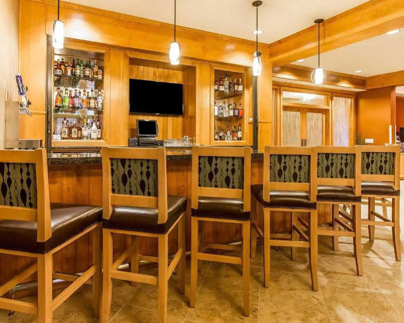 Mainstay Suites Stanley Esterno foto
