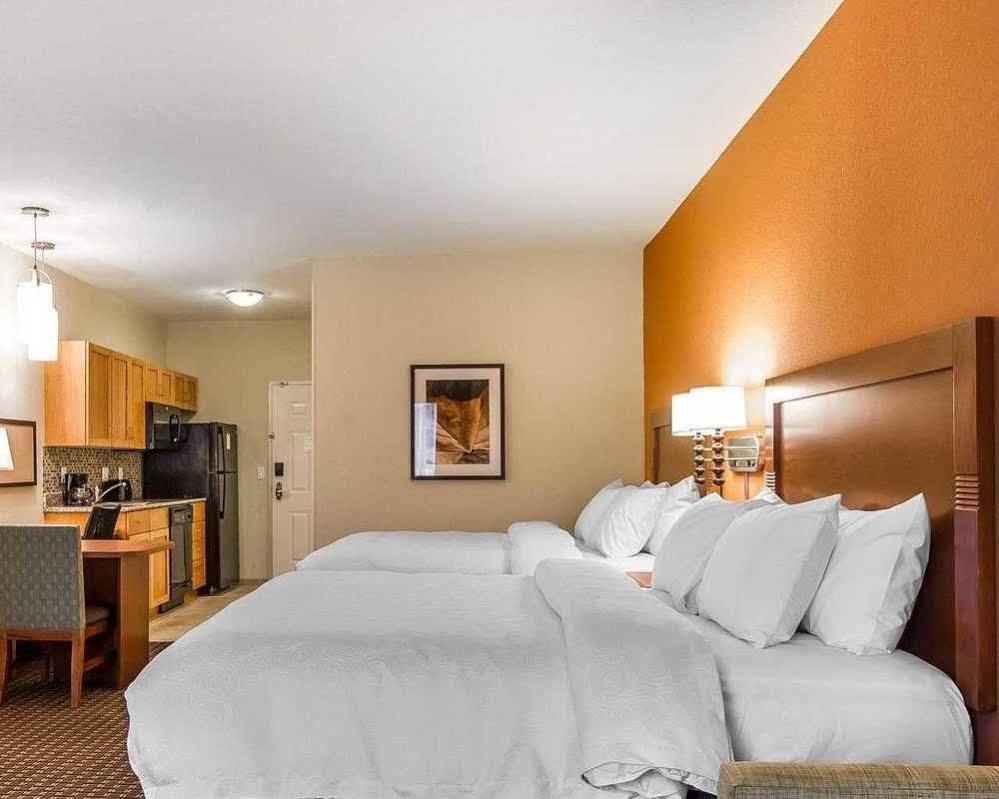 Mainstay Suites Stanley Esterno foto